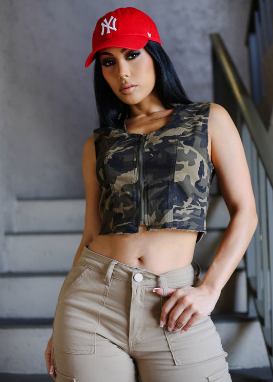 Sleeveless Cropped Camo Denim Vest