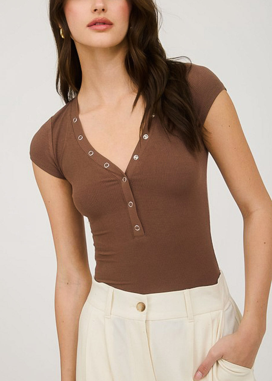 Short Sleeve Stretchy Ribbed Top Brown