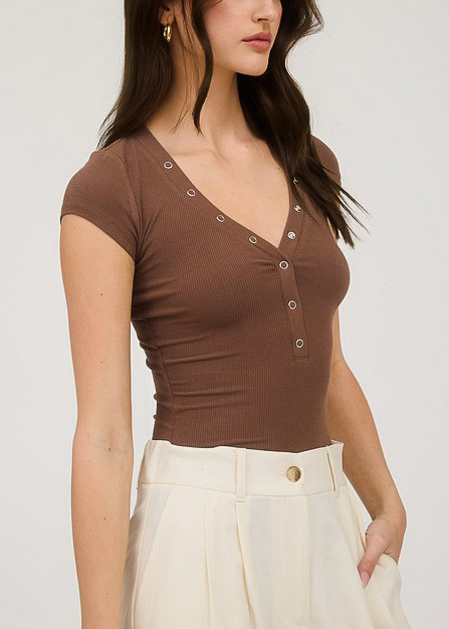 Short Sleeve Stretchy Ribbed Top Brown
