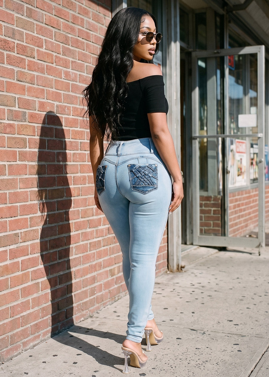 Black Levantacola Skinnies Look