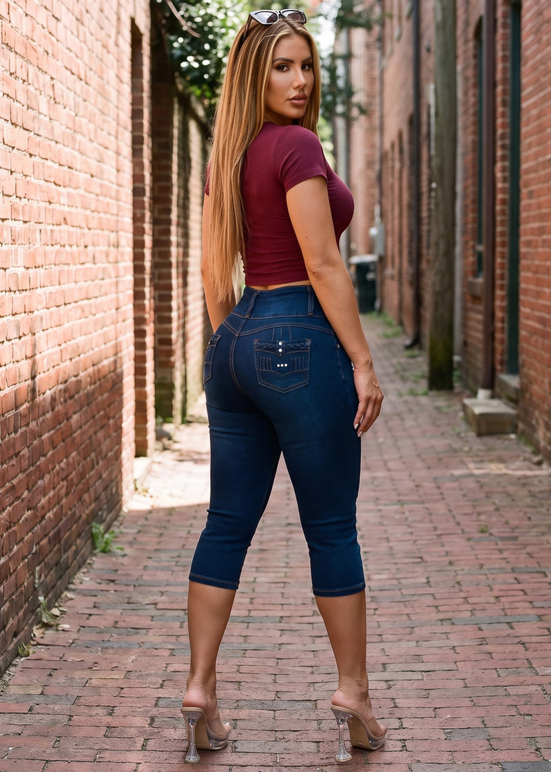 Wine Levantacola Capris Outfit